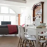 The College Green Loft - Historic Light-Flooded 3Bdr Home