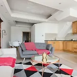 The College Green Loft - Historic Light-Flooded 3Bdr Home